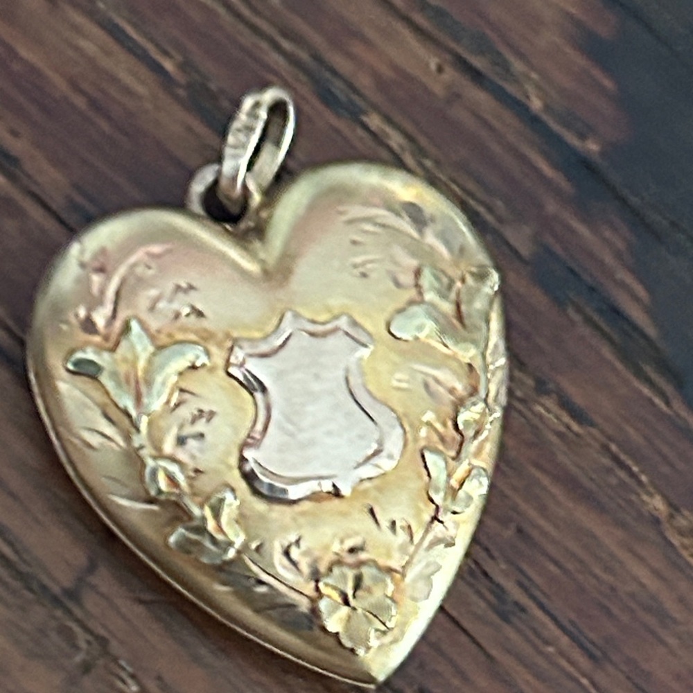 Gold filled Heart Locket Pendant - Picture 2 of 6